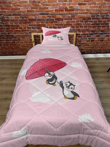 ŞEMSİYELİ UÇAN PENGUENLER YORGAN SETİ